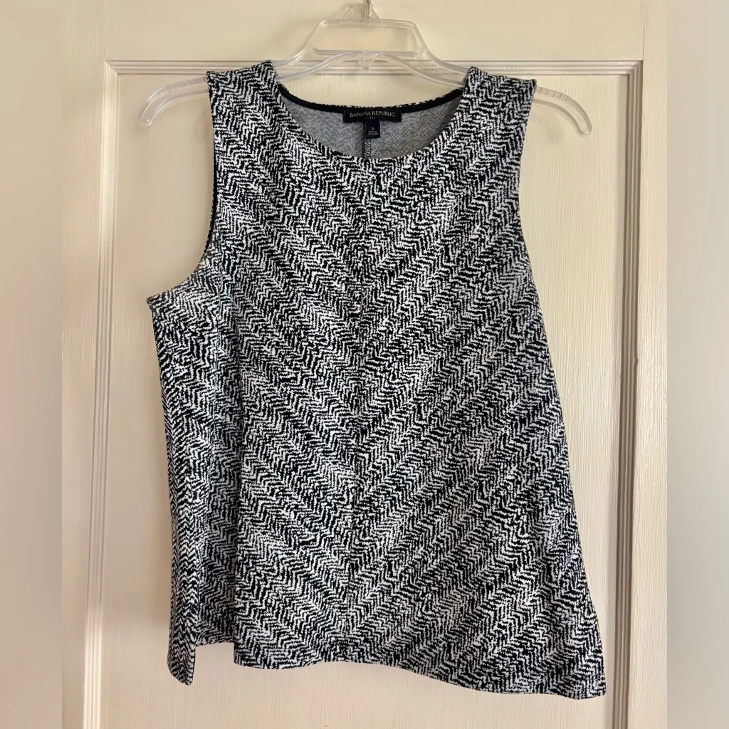 Banana Republic Monochrome Zigzag Knit Top - Image 2
