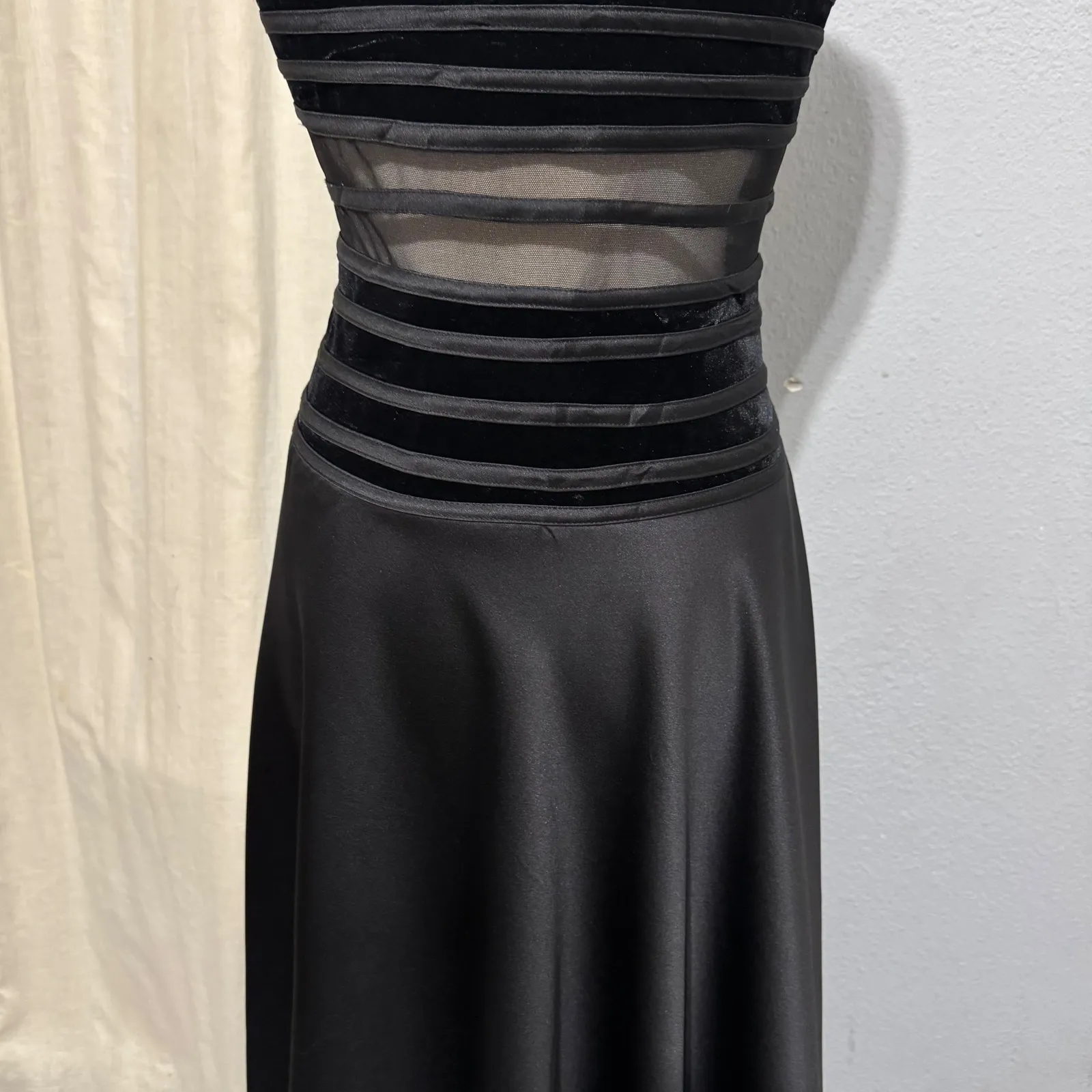 JS Collections Black Velvet Sheer Stripe Formal Gown Dress Sz 10 Made in Canada - Image 9