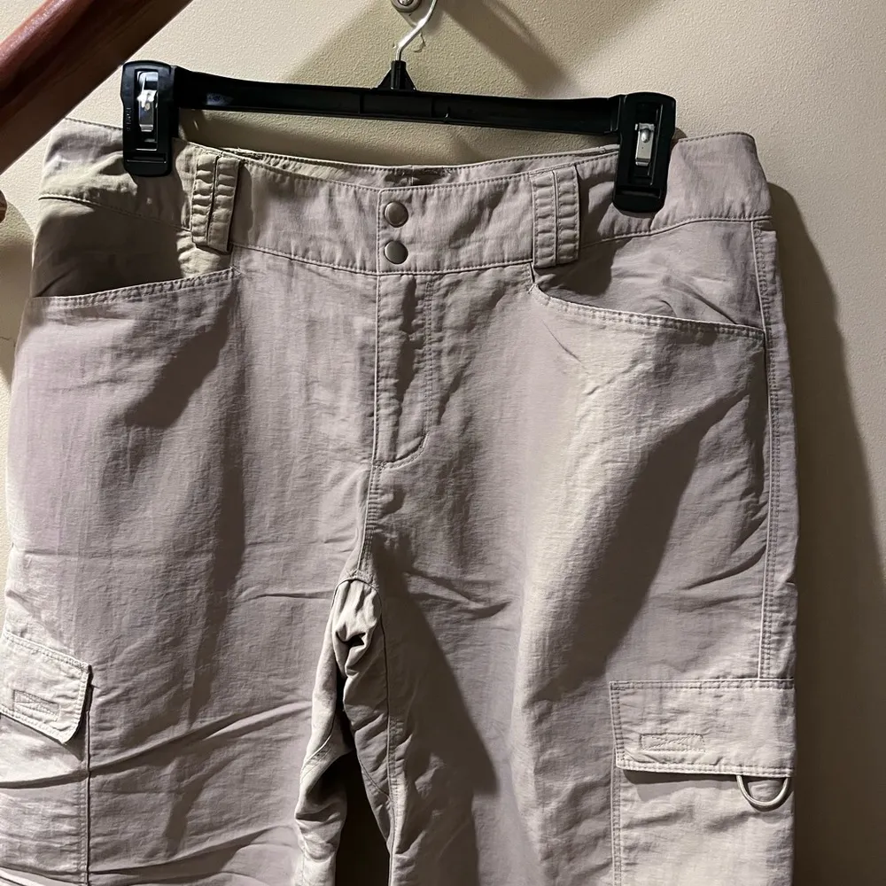 The North Face Gray Capris with Utility Style - Image 3