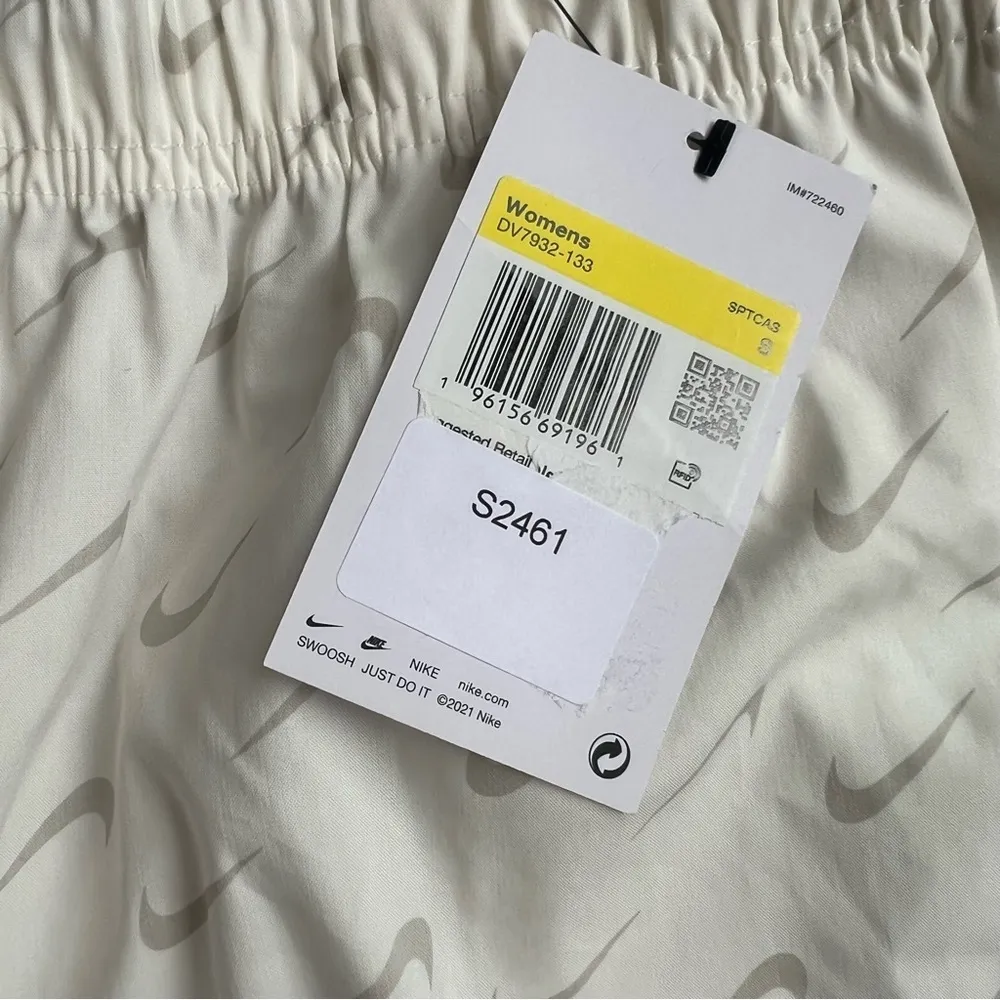 Nike Women's Sportswear Everyday Modern High Waisted Woven Shorts Size S #S2461 - Image 5