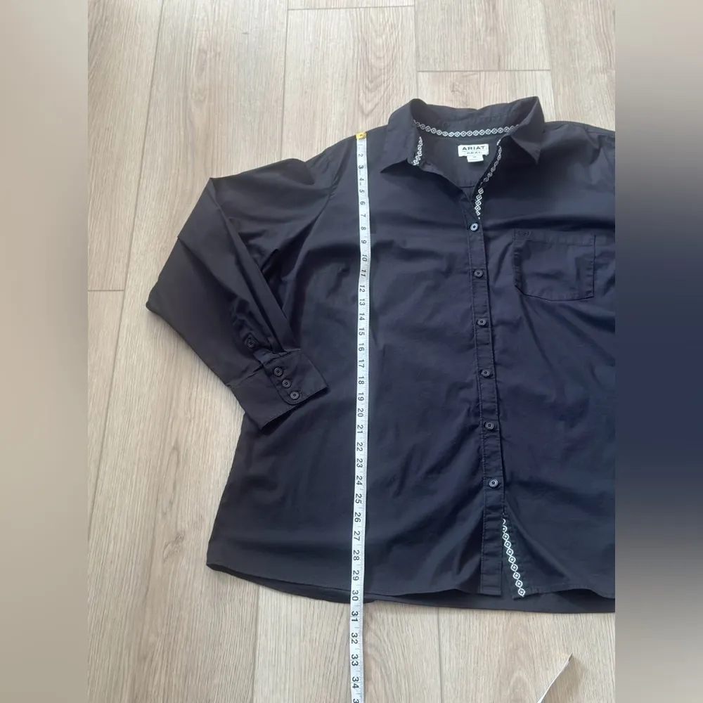 Ariat  Woman’s black Shirt 🤠🖤🤎 - Image 3