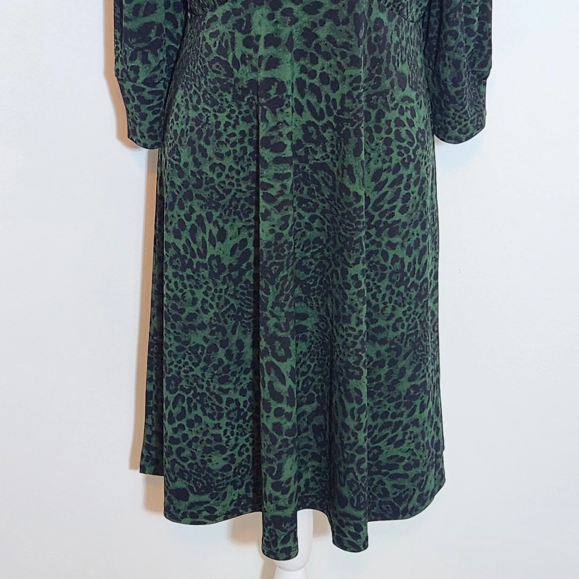 Lark & Ro Green Leopard Print Dress Size 14 Green Leopard V - Image 3