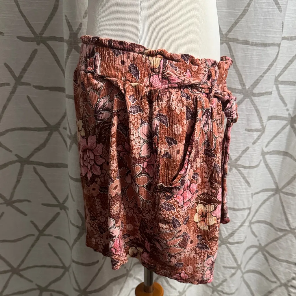 Knox Rose Pink Floral Women's Shorts - Image 2