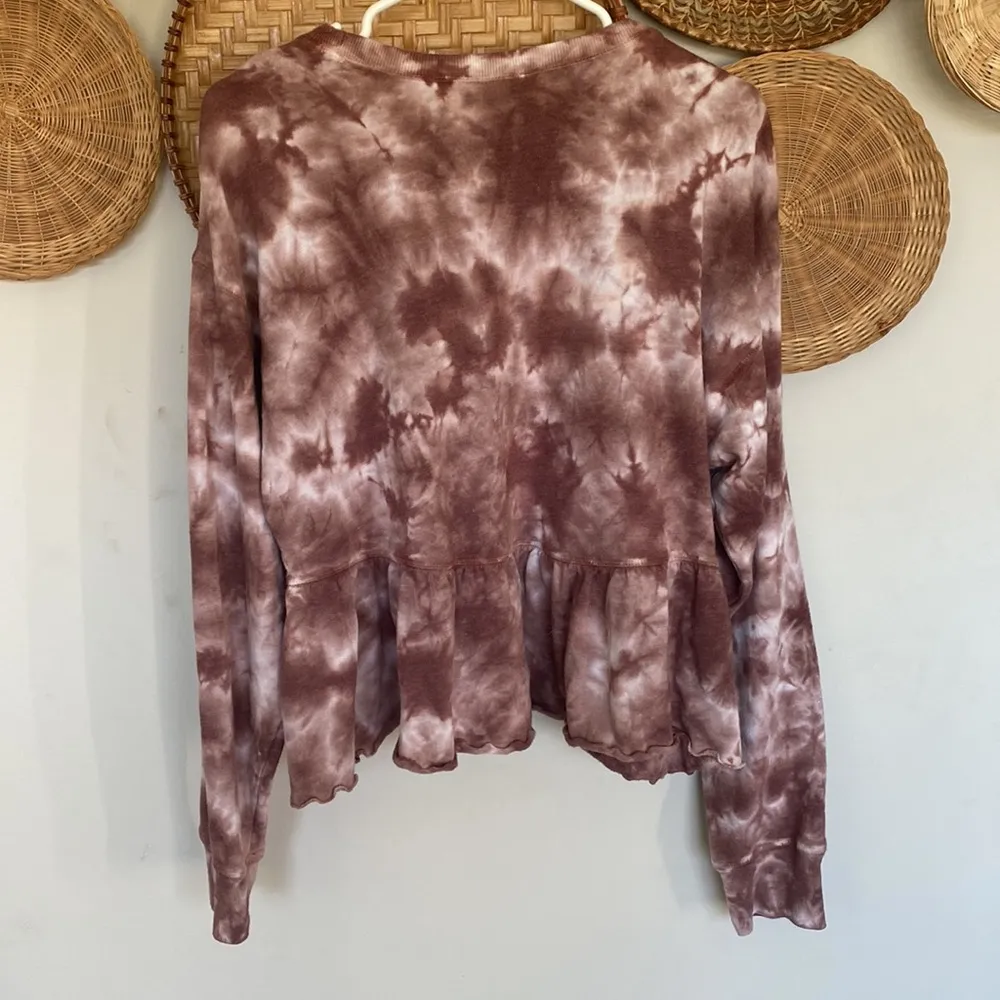 Altar’d State women’s long sleeve tie dye top ruffle size large - Image 6