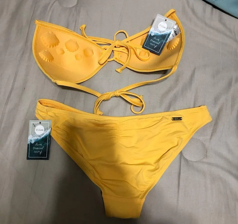 Edion Surf Yellow Bikini
Small top XS bottoms Size undefined - Image 4
