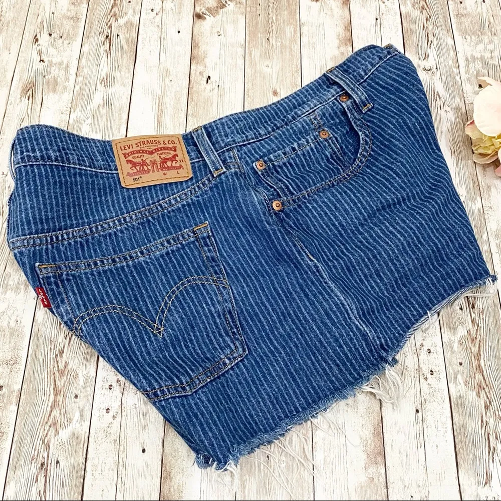 Levi’s 501 Vertical Stripes Cutoff Denim Shorts 31 - Image 5