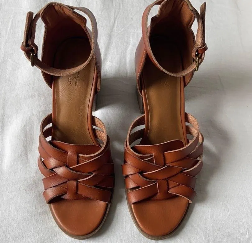 Universal Thread block heel shoes - Image 2