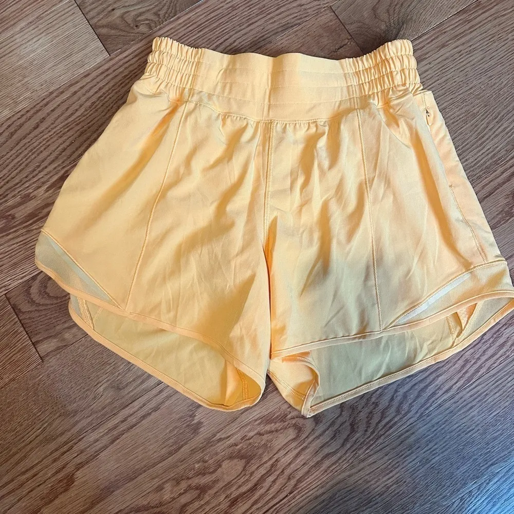 Lululemon high rise hotty hot shorts - Image 4
