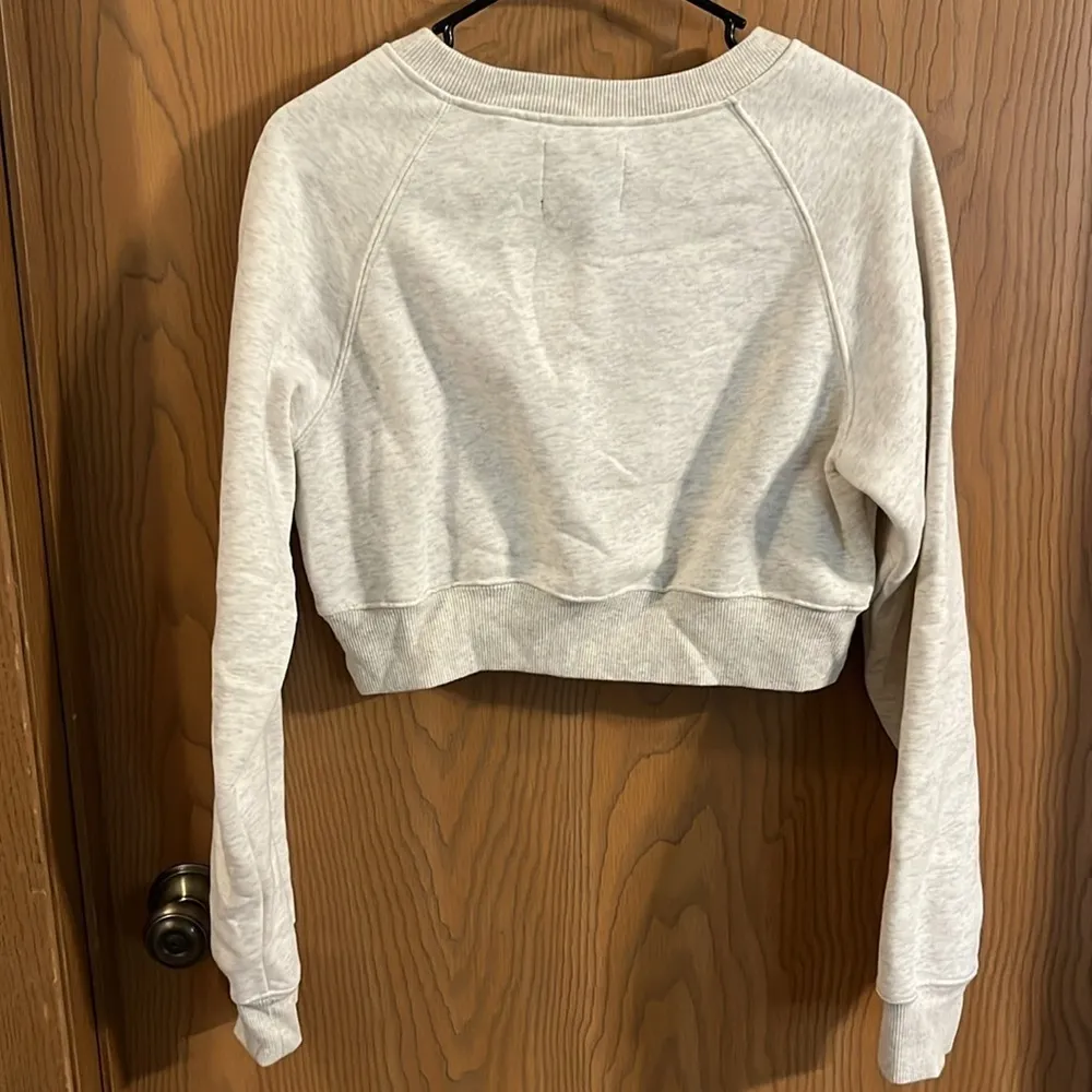 Kittenish Light Heathered Gray Cropped Crewneck Sweatshirt NWT Large - Image 6