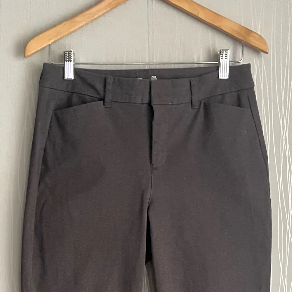 Old Navy Women's Pixie High Rise Dress Pants Gray Size 6 Petite - Image 2