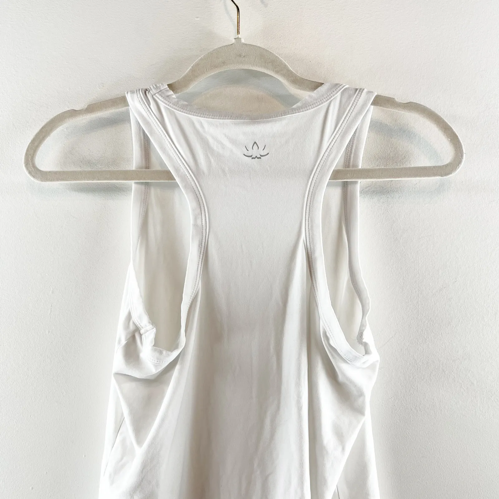 Beyond Yoga Featherweight Keep it Moving Tank Top White Medium - Image 3