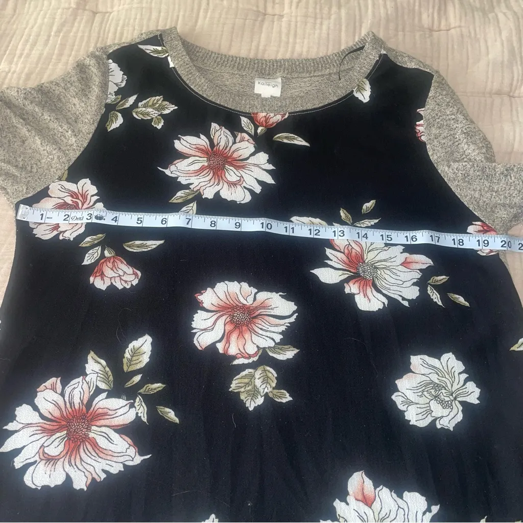 Kaileigh Floral Raglan Long‎ Sleeve Top | Size Medium - Image 7