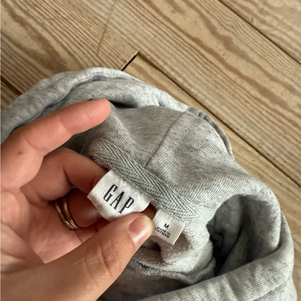 Gap  hoodie size m - Image 2
