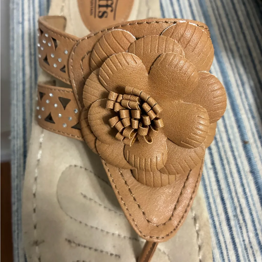 White Mountain  Tan Floral Sandals 9 - Image 3