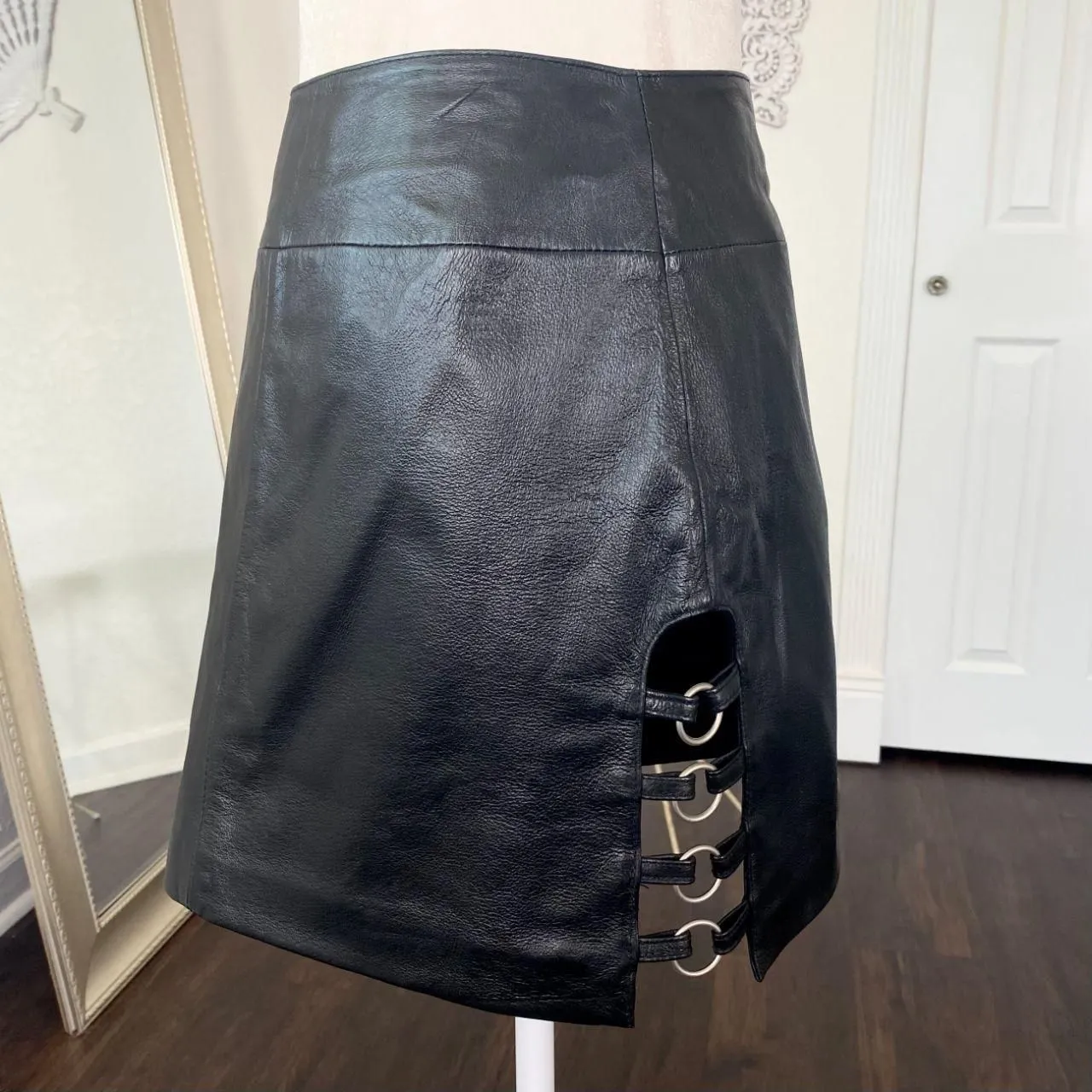 Wilsons Leather Maxima Rare 90s Early 2000's Black Leather Cutout Mini Skirt 6 S - Image 5