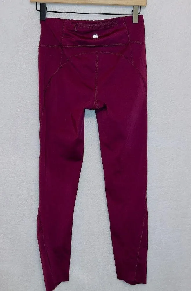 Athleta Burgundy Maroon Mid Rise Ankle Length Athletic Leggings size XS - Image 6