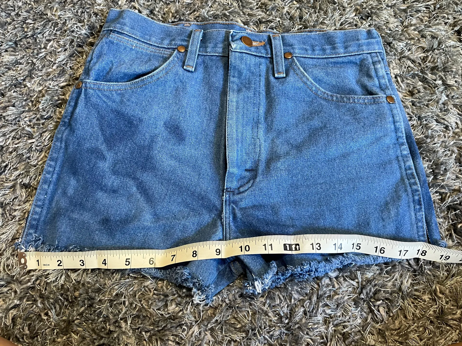 Vintage Distressed Cutoff Shorts - Image 7