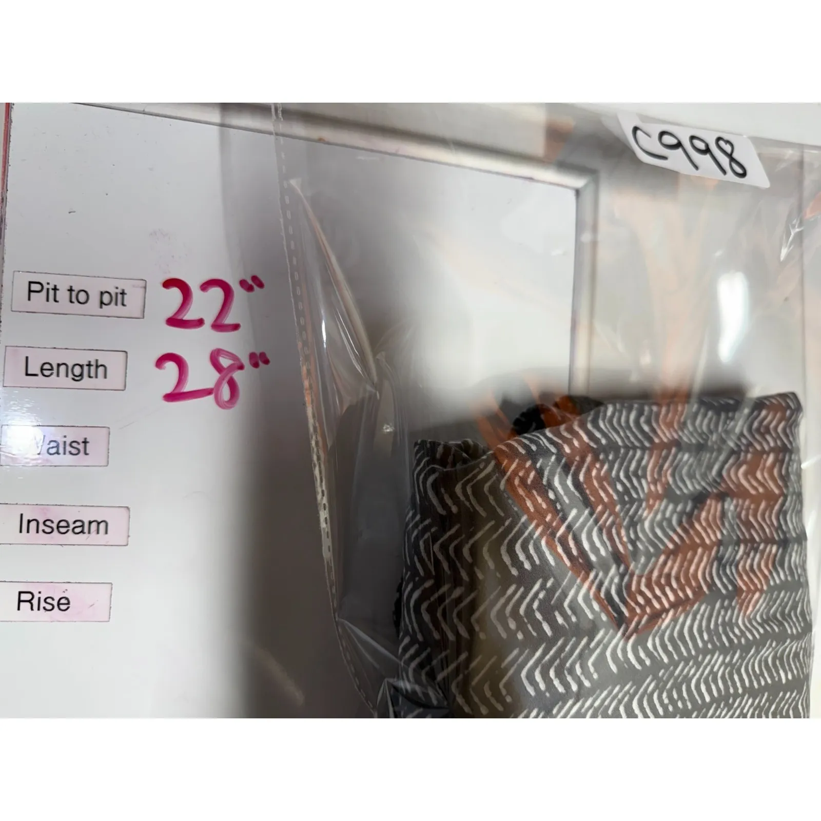 Eddie Bauer Women XL Button Up Shirt Gray Chevron Long Sleeve V-Neck Lightweight - Image 4