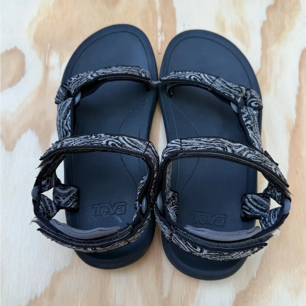 Teva Black and Gray Strappy Sandals Size 5 - Image 4