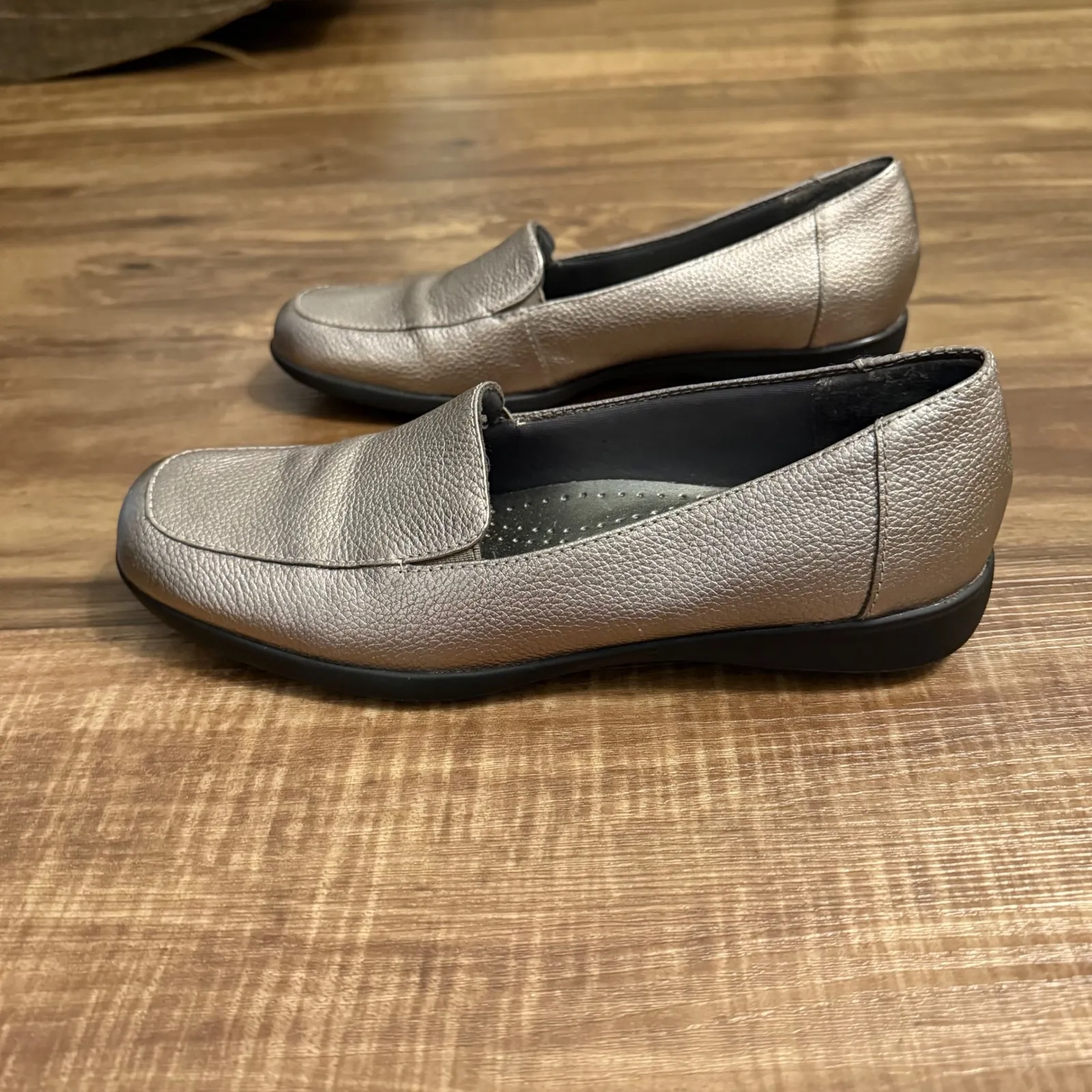 Trotters Pewter Jenn Leather Slip On Loafer Shoes Comfort Size 8.5N‎ Silver - Image 4