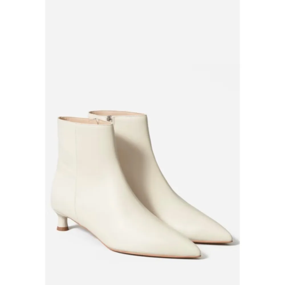 Everlane Leather Pointed Toe The Editor Boot in Bone - Image 40