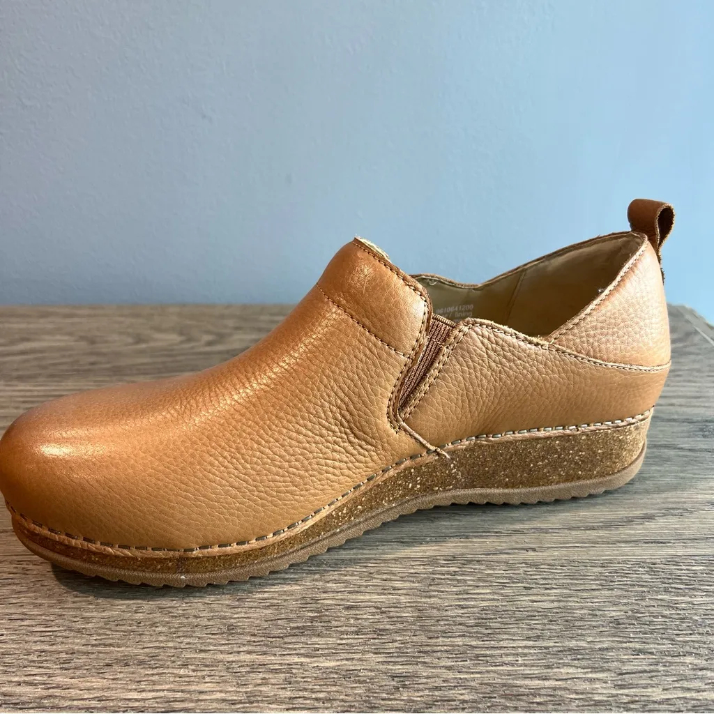 Dansko Meara Slip On Clogs Tan Waxy Milled Clog Size EU 41 - Image 5