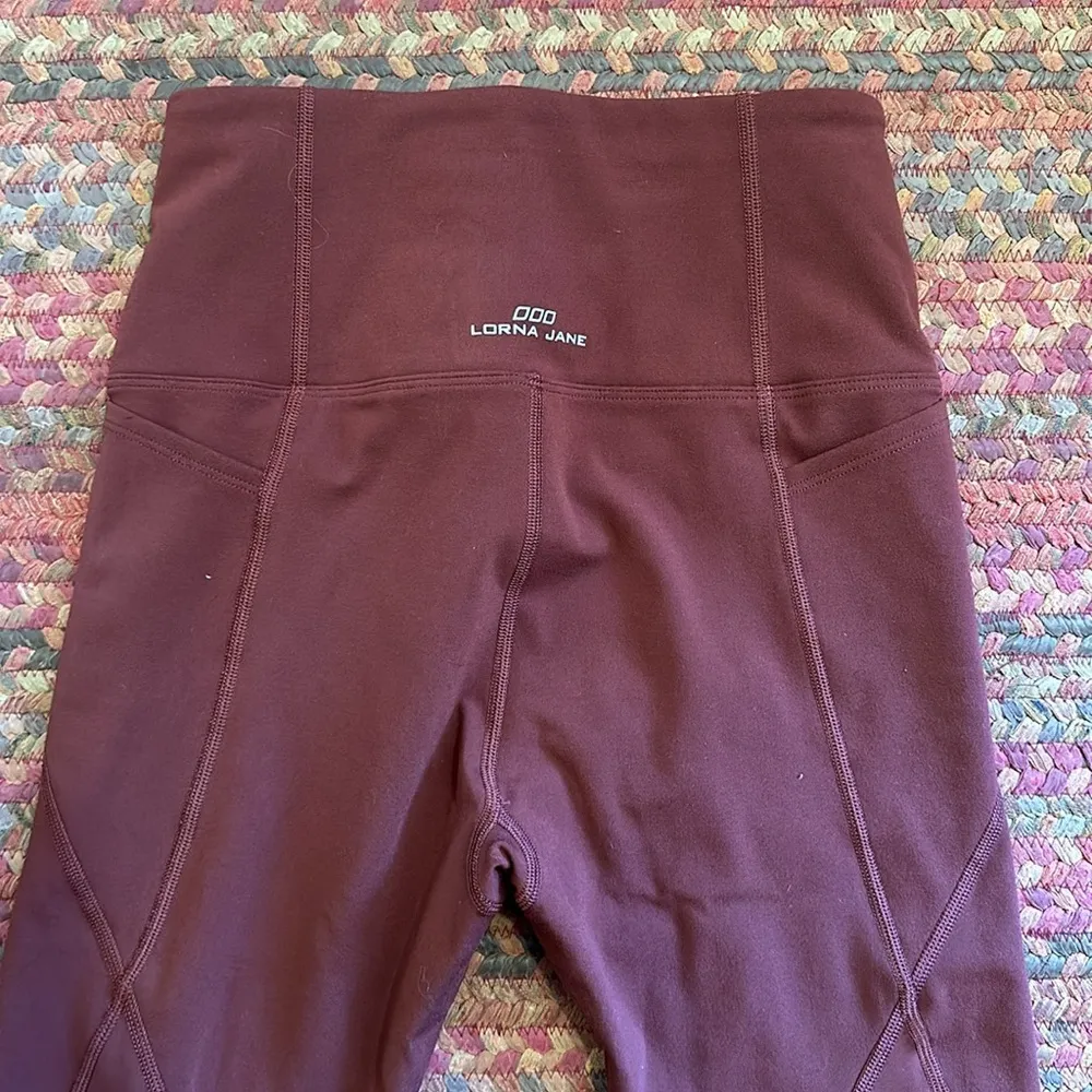 NWT LORNA JANE BOOTY PHONE POCKET ANKLE BITER COOL BROWN ATHLETIC LEGGINGS - Image 7
