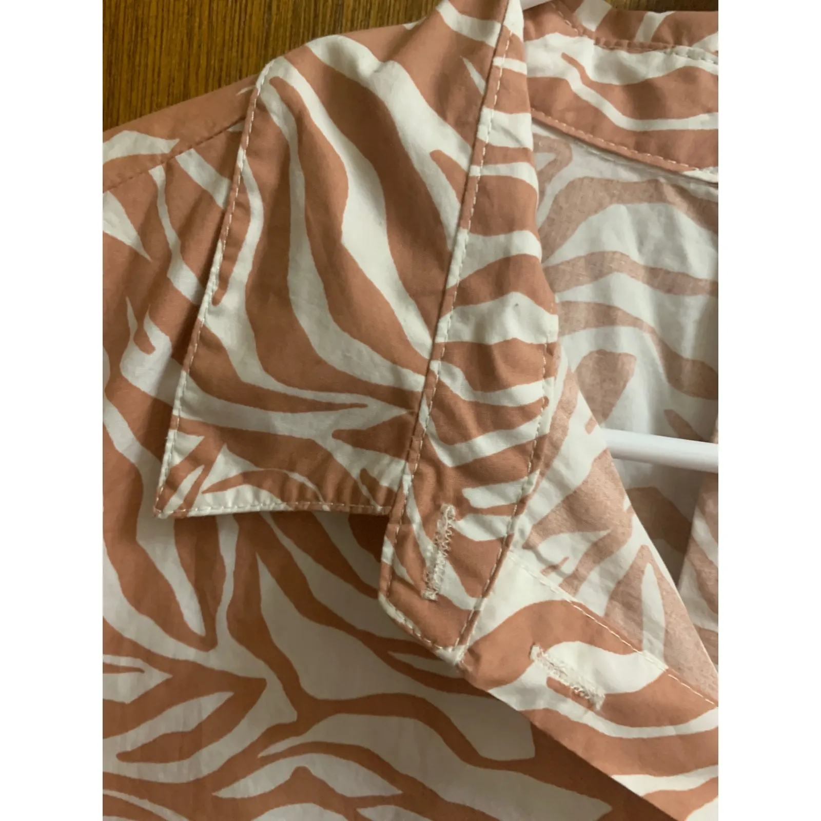 Velvet Heart Zebra Print Button Down Shirt Top Women's Medium - Image 6