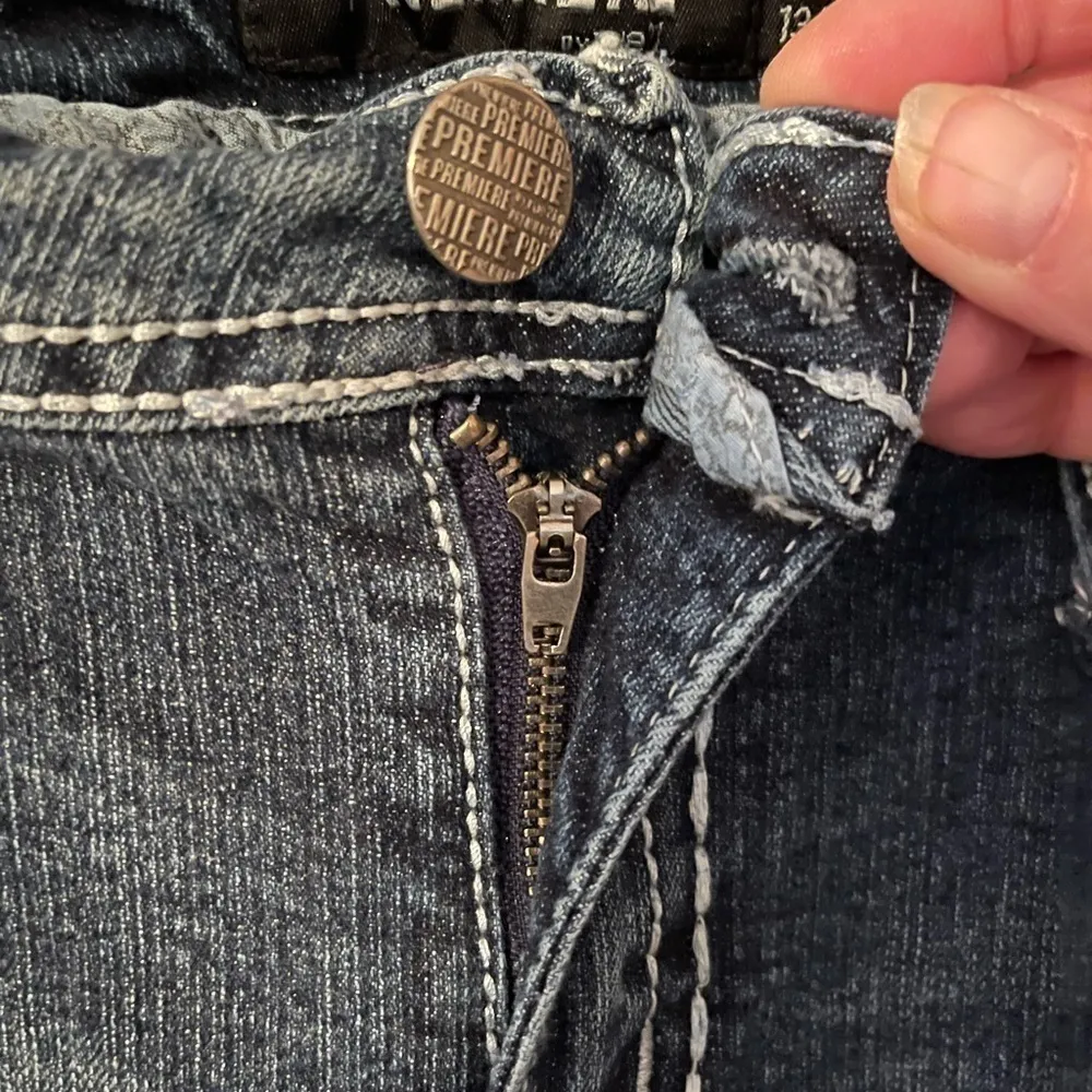 Premier Denim By Rue 21 Low Rise Flare Leg Sequin Pockets Jeans - Image 4