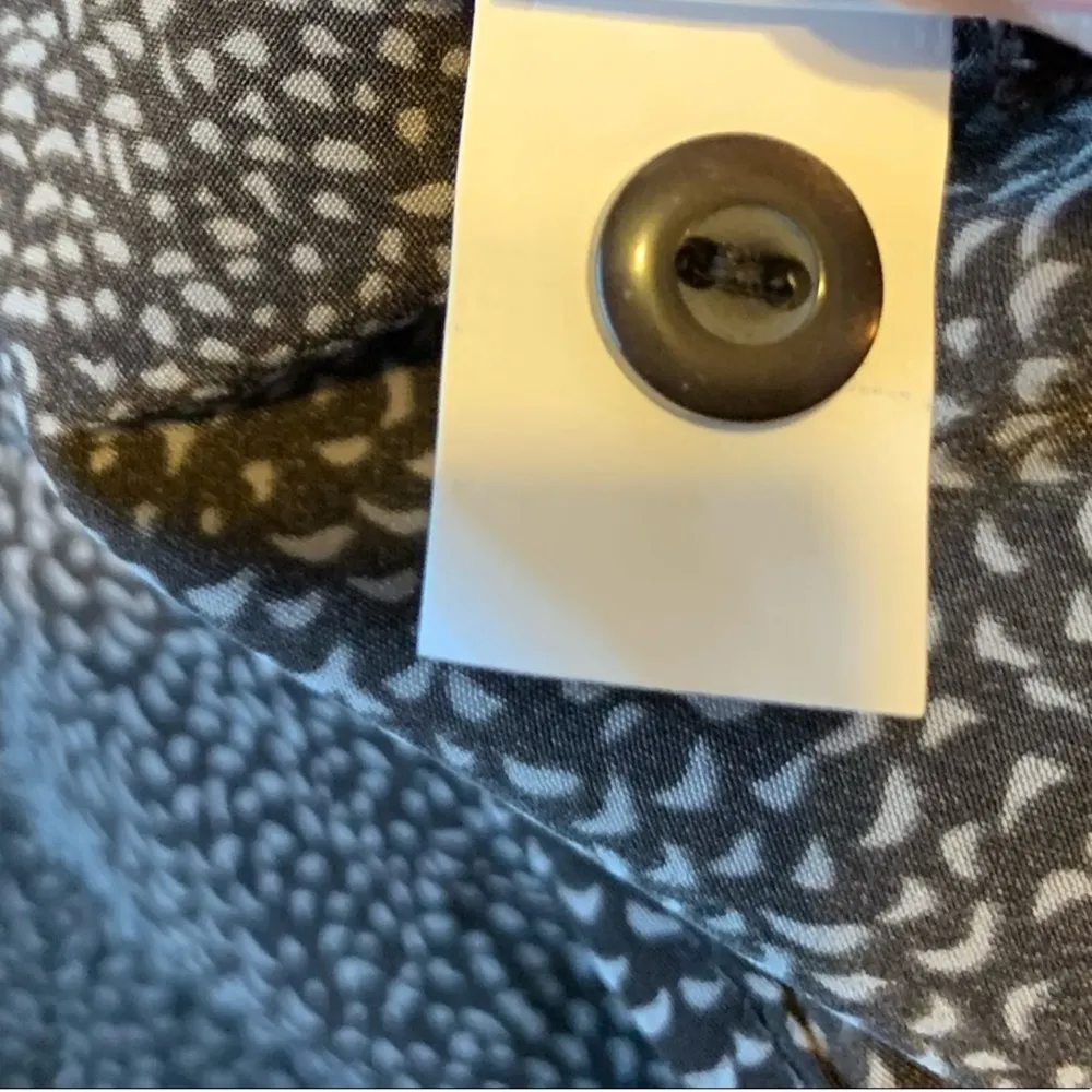 GAP Sleeveless Top NWT New Keyhole Blouse XS Ruffle Keyhole Button Back - Image 7