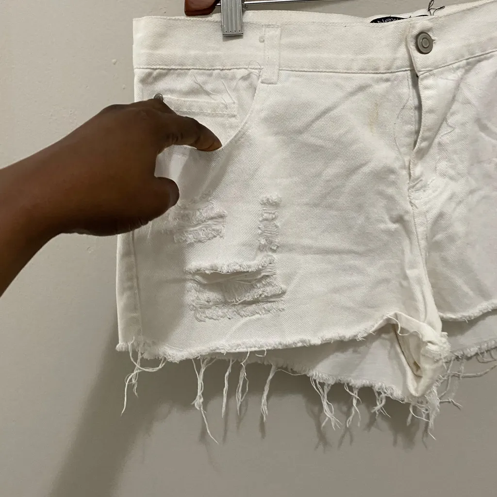 New Look Cream Distressed Jean Shorts - Image 4