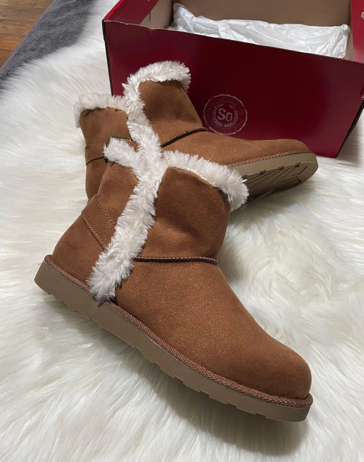 SO New  Hangout Women's Plush Boots Color: Chestnut size 7.5 - Image 5