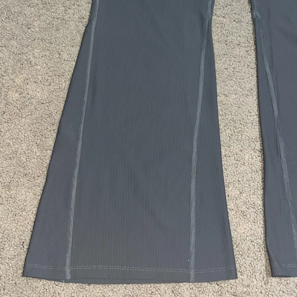 Old Navy Extra High-Waisted PowerSoft Rib-Knit Super Flare Leggings Temple Stone - Image 7