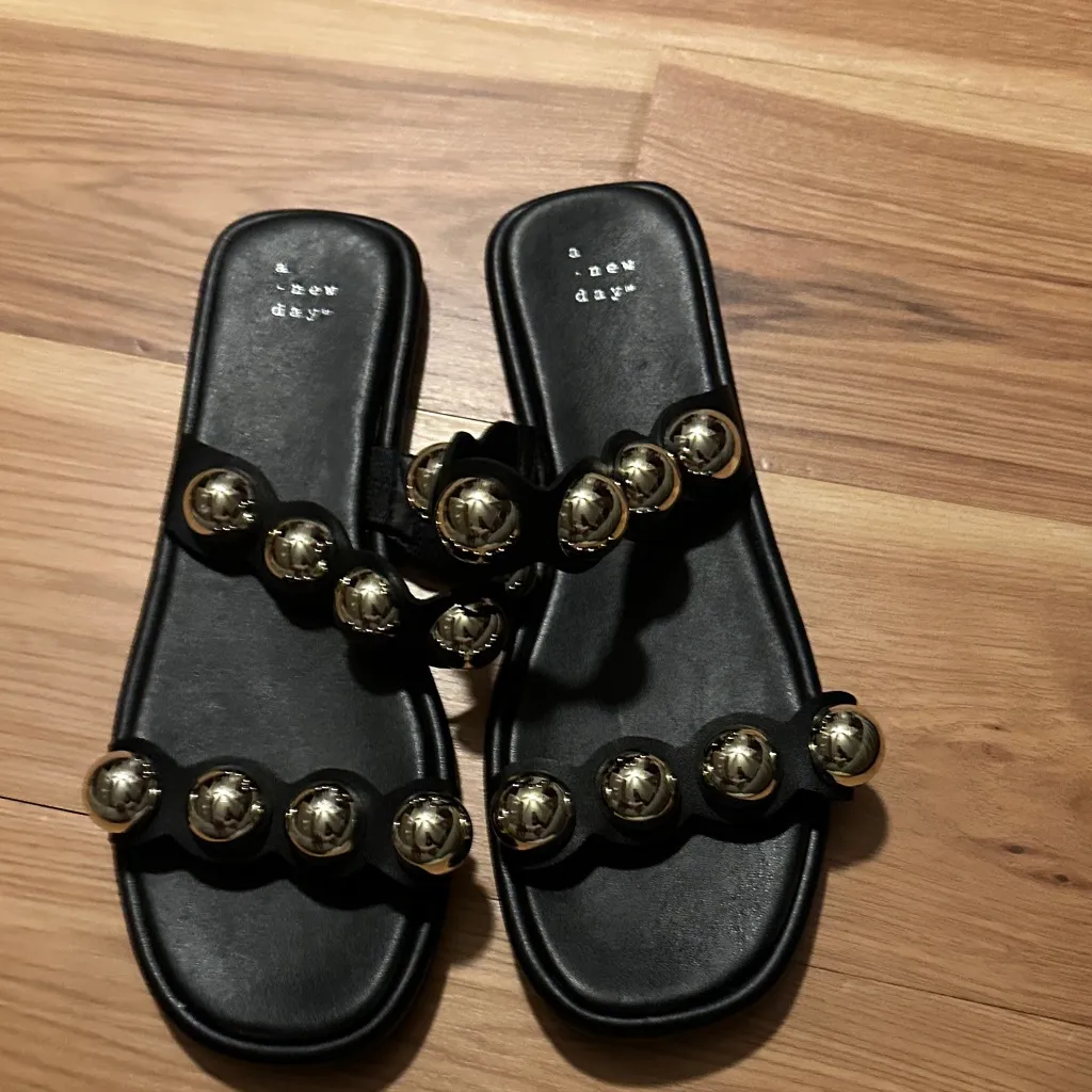 a new day Black Sandals with Gold Accents Sz10 - Image 3