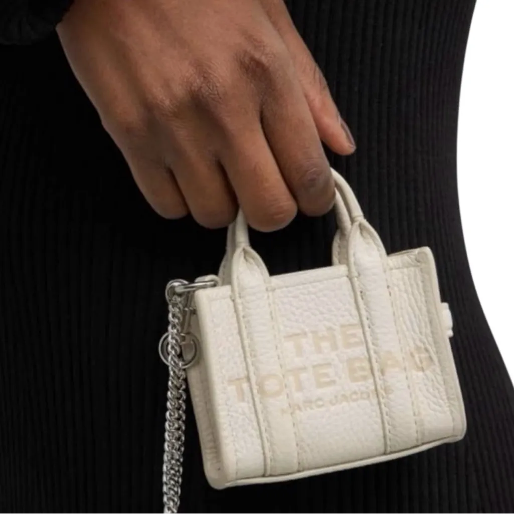 MARC JACOBS THE NANO TOTE BAG CHARM - Image 5