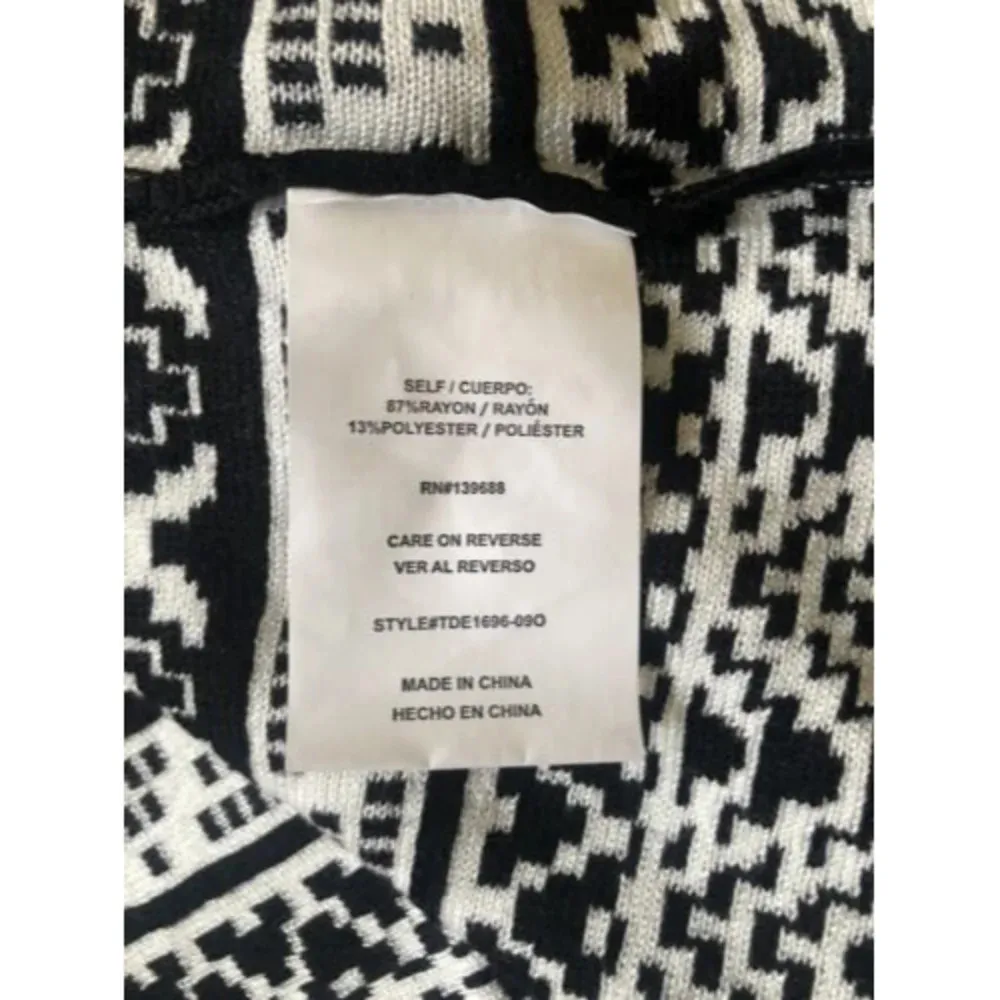 Altar’d State Women’s Sweater Dress Black/White Sleeveles Zigzag Ethnic Print - Image 4