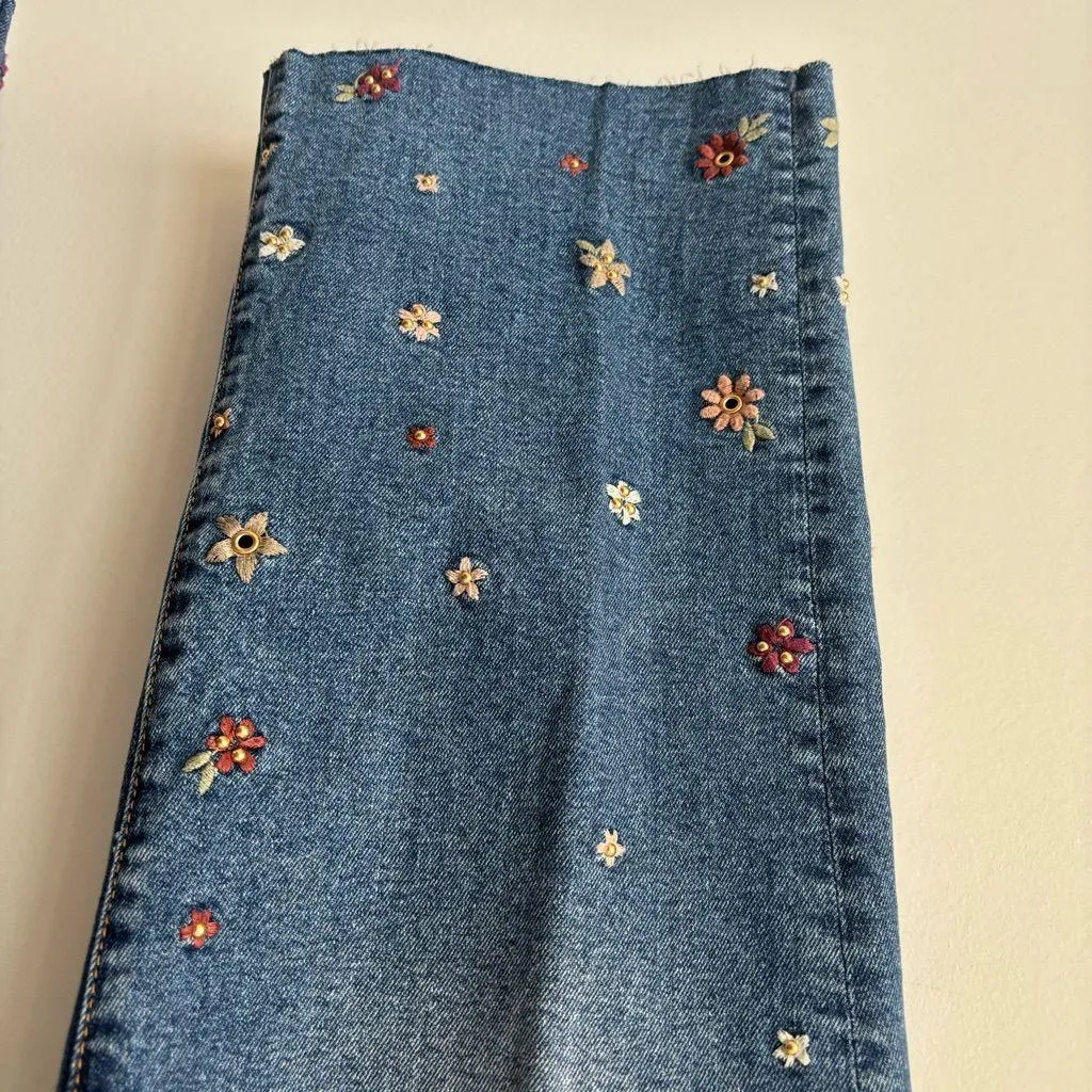 Driftwood Jeans Colette Embroidered Crop Straight Jean Prairie Floral Gold Stud - Image 6