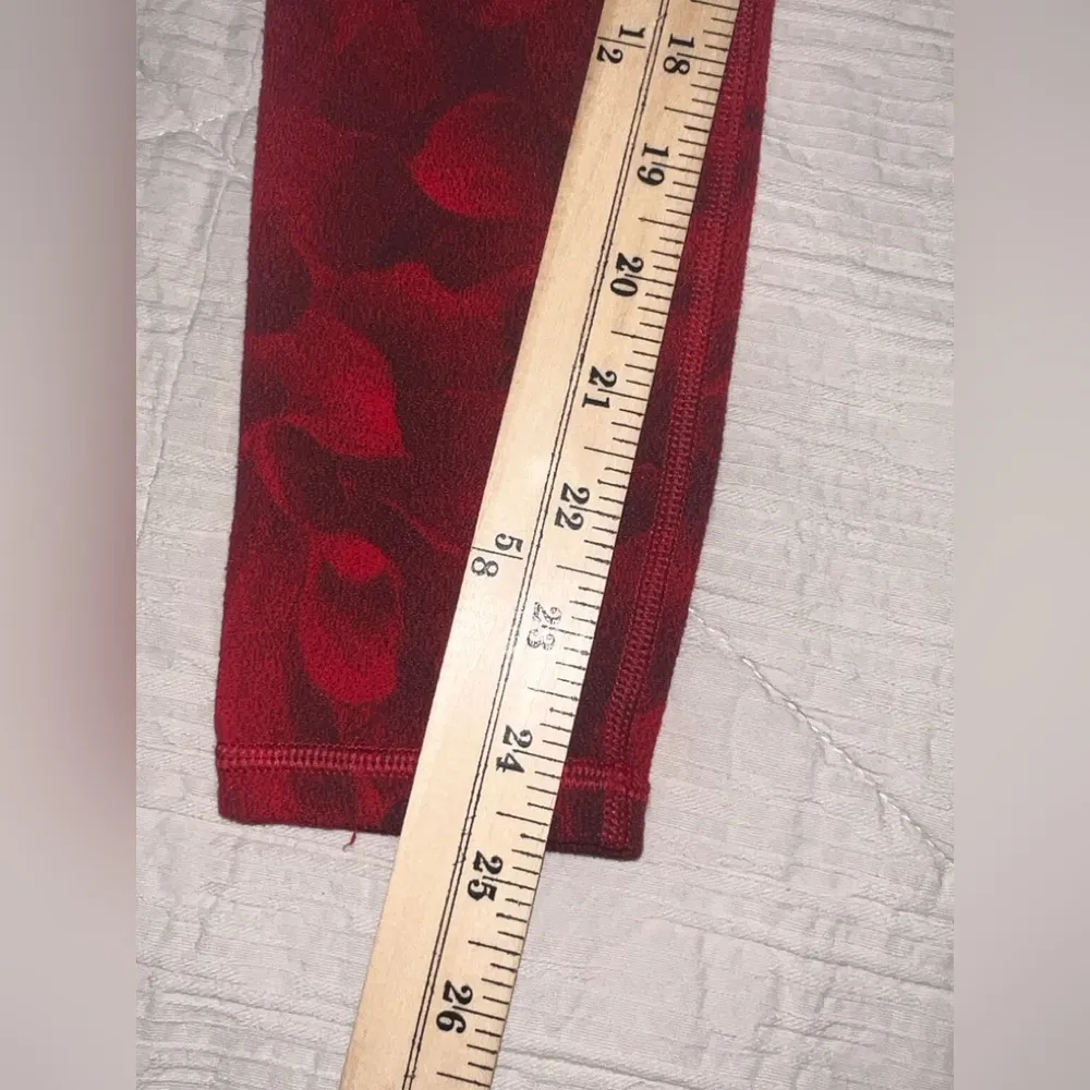 Athleta elation, textured, tight, red floral leggings size XS - Image 2