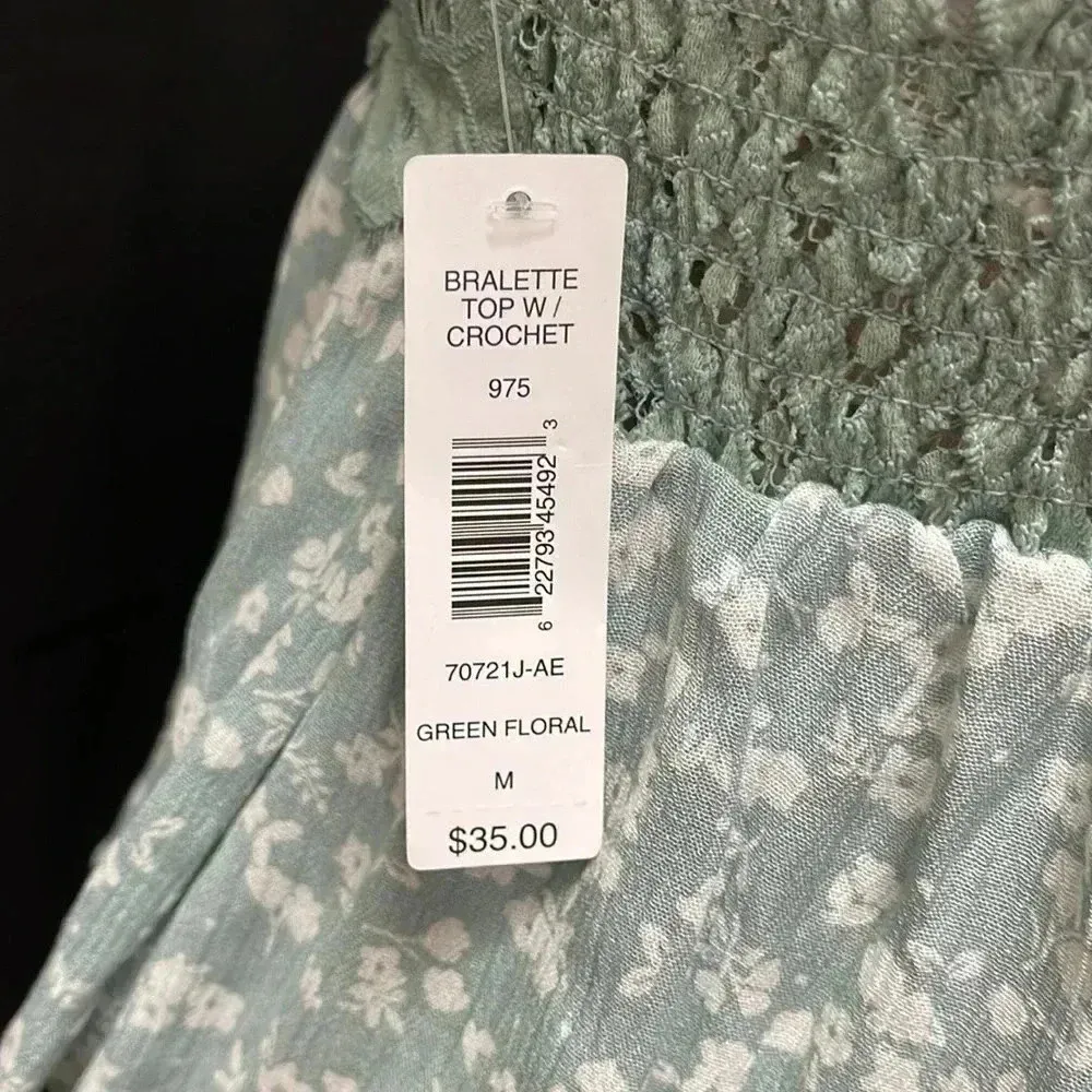 🌼💙 NWTs Green Floral Top - Image 4