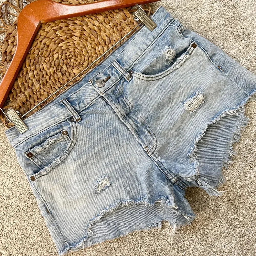 Urban Outfitters BDG Distressed Jean Cut Off Essential Shorts Mid-Rise Size 28 - Image 2