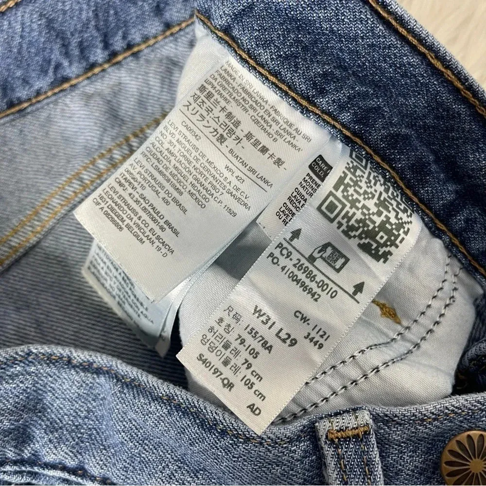 Levi's High Waisted Mom Jeans Taper Straight Leg Denim Size 31 - Image 3