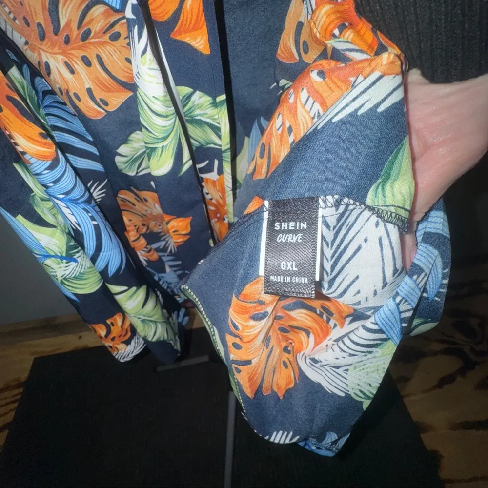 Shein Curve‎ Tropical Leaf Kimono - Image 2