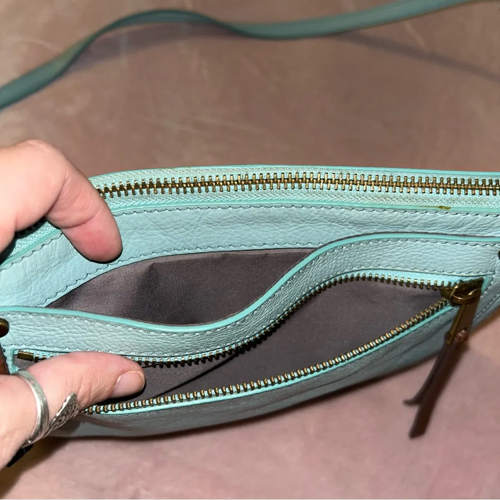 Fossil light blue leather crossbody purse brass key multiple pockets - Image 5