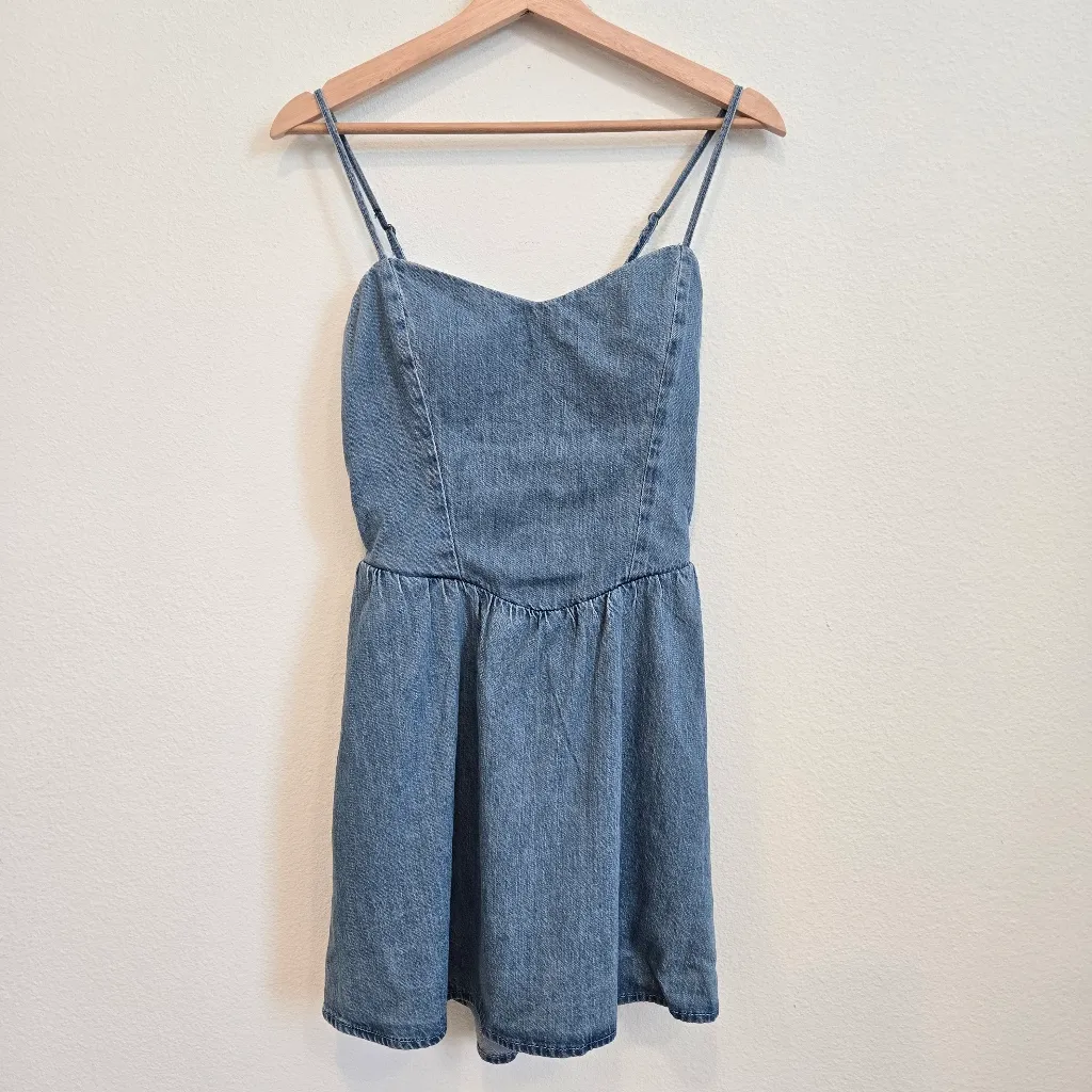 Hollister Denim New Dress built in shorts w pockets size medium - Image 4