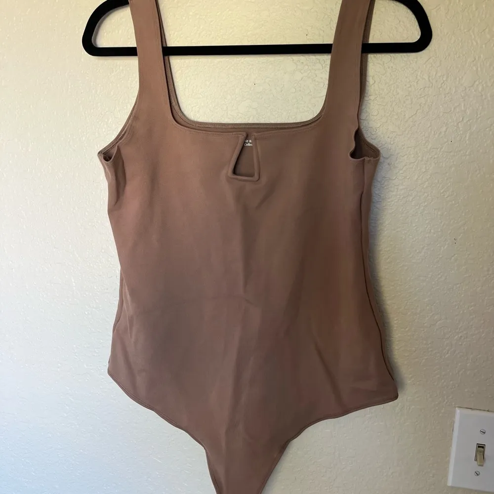 NWOT Abercrombie & Fitch Soft A&F Collection Neutral Brown Bodysuit SIZE L - Image 3