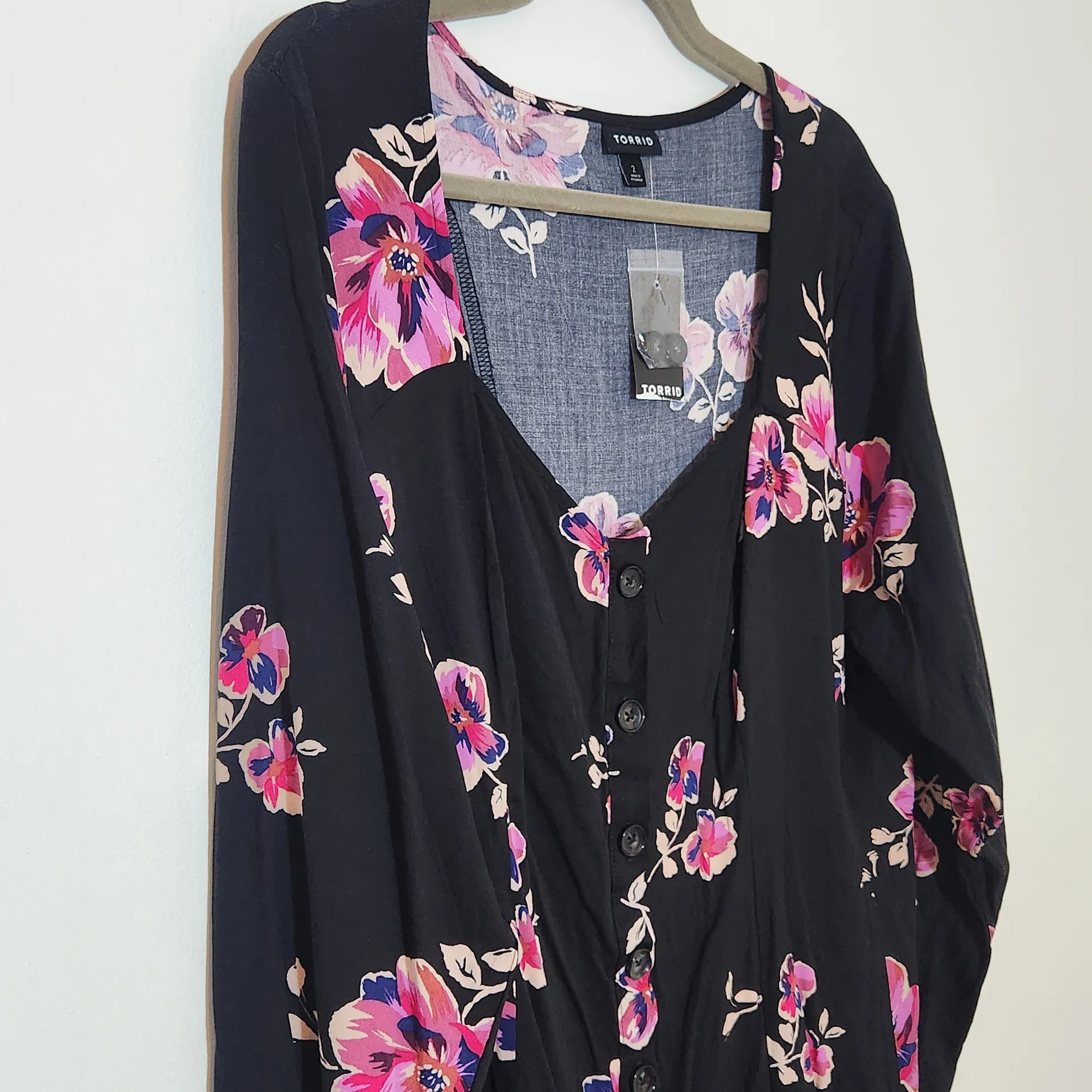 Torrid Floral Black and Pink Blouse NWT Size 2X Long Sleeve Black Floral Top - Image 5