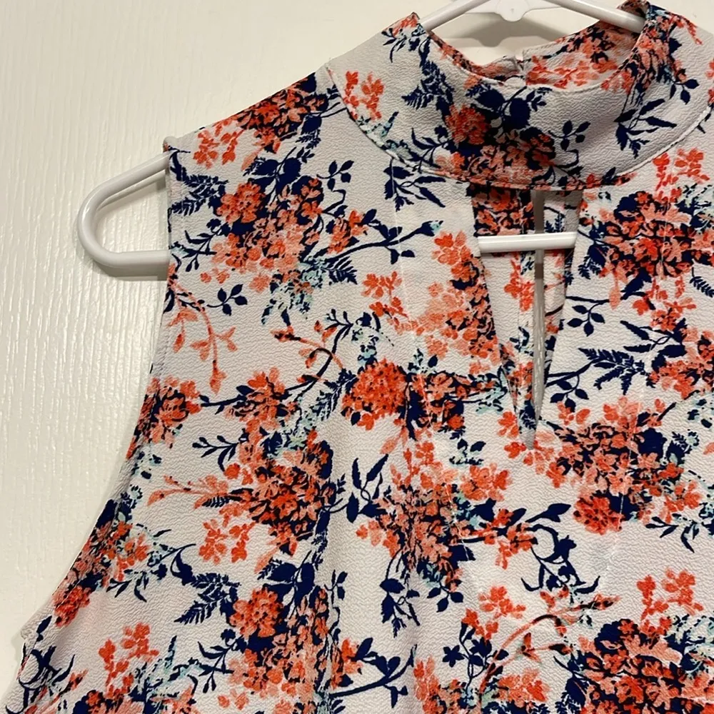 Women's Paper Crane Floral White Blouse Size Large EUC #2299 - Image 3