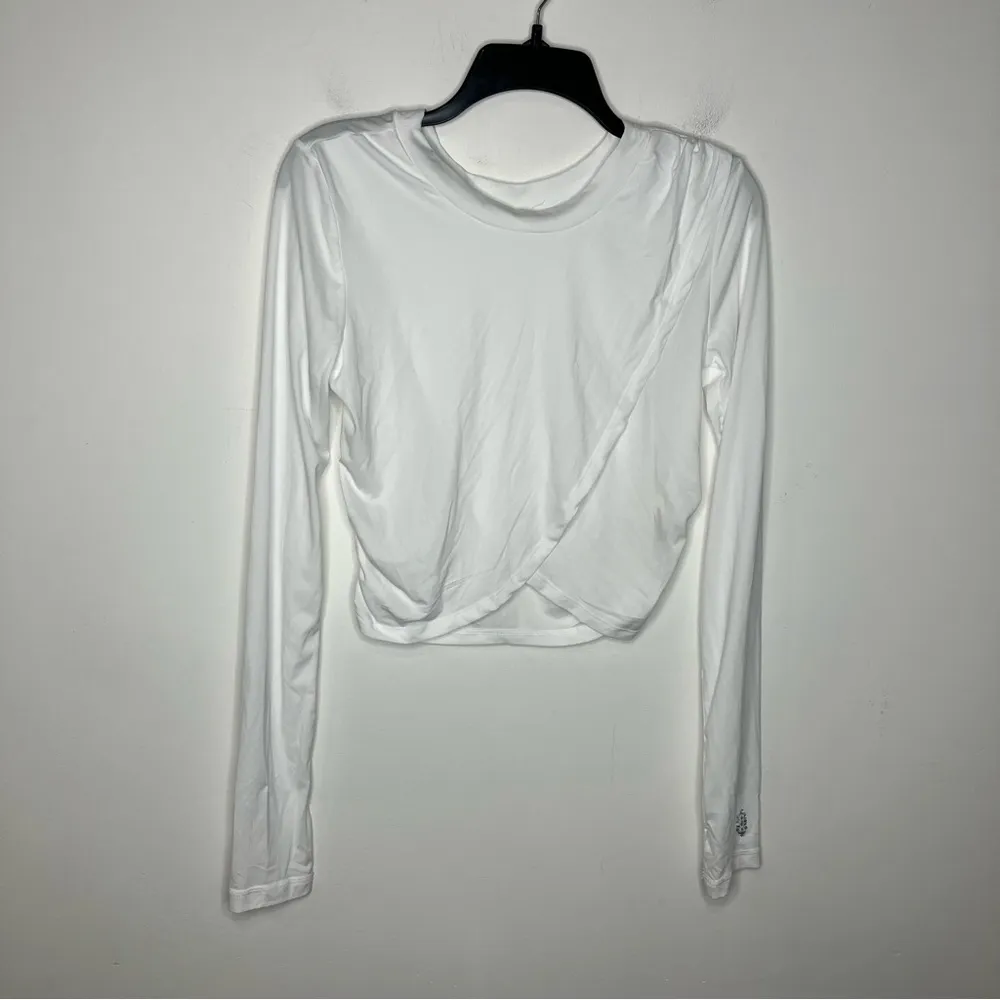 Free people movement Casal cropped long sleeve shirt size medium White - Image 2