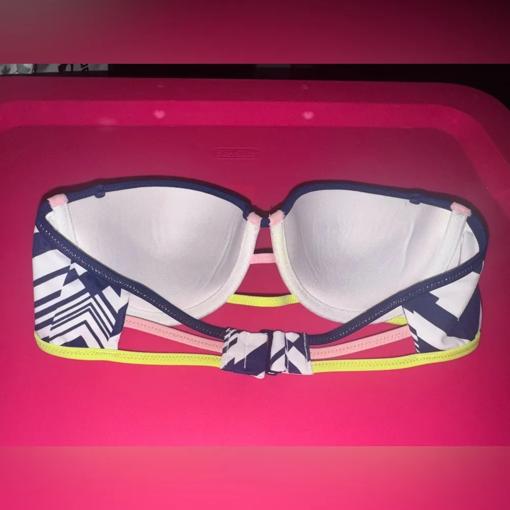 Victoria's Secret Navy and Pink Bikini Top - Image 2