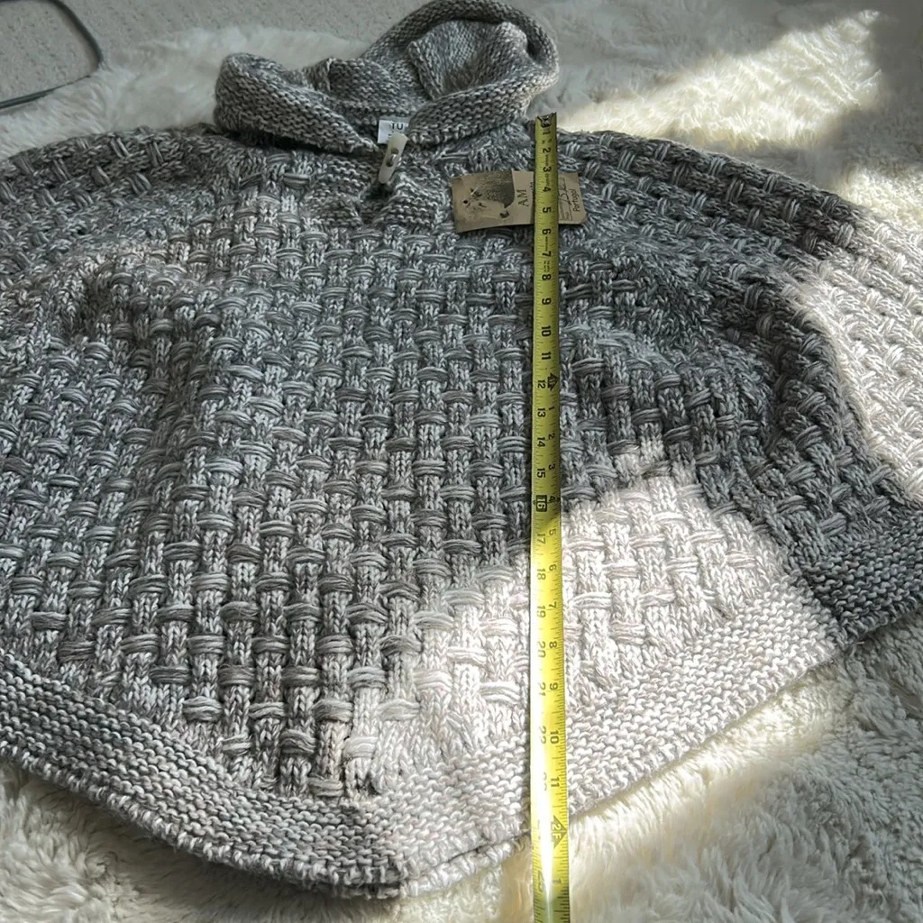 Alexandre Machado Portugal Handknit Hooded Poncho Gray Size undefined - Image 10